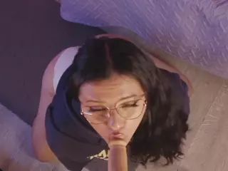KellyBigpussylips's Live Sex Cam Show