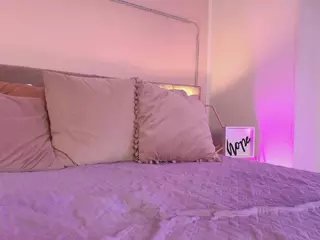 KellyBigpussylips's Live Sex Cam Show