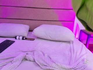 Live webcam model sally-rosses on Soda Cams