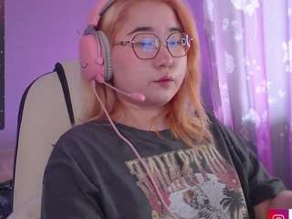 your-peach-girl's Cam show and profile