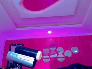 shanellgirl's CamSoda show and profile