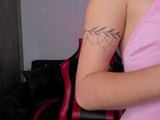 zoee-jackson's CamSoda show and profile