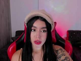 zoee-jackson's CamSoda show and profile