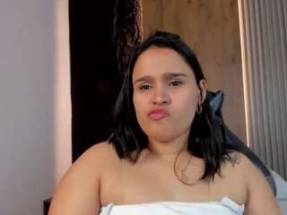Este modelo está en vivo ahora. nathaly-22
