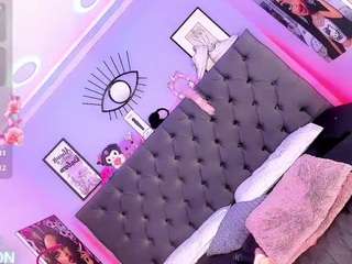 cute-enderlyn21 webcam