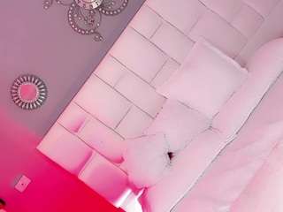 cute-enderlyn21's CamSoda show and profile