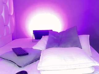 cute-enderlyn21 webcam