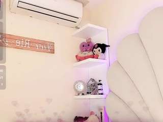 cute-enderlyn21 live webcam show