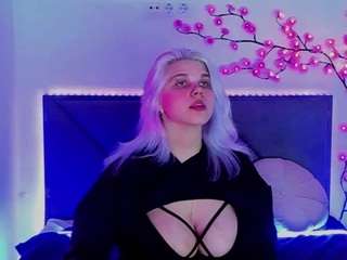 joannlowe live cam profile