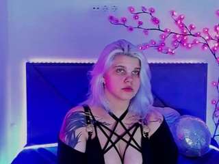 joannlowe live cam profile