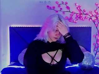 joannlowe live cam profile