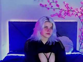 joannlowe live cam profile