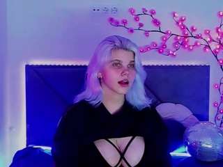 joannlowe's CamSoda show and profile