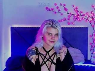 joannlowe's CamSoda show and profile
