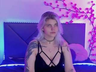JoannLowe live cam preview