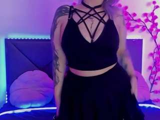 JoannLowe live cam preview