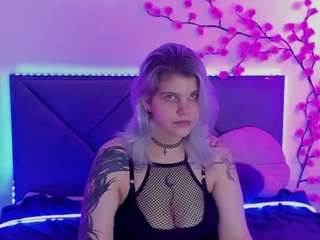JoannLowe live cam preview