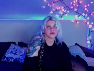 JoannLowe's Live Sex Cam Show