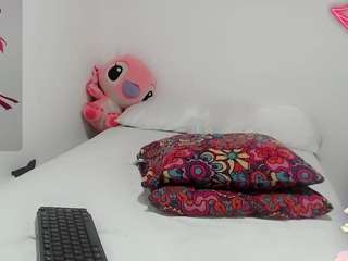 kristalkisslove21 webcam model