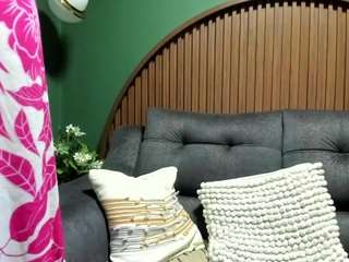 shannel-queen Live Webcam on CamSoda