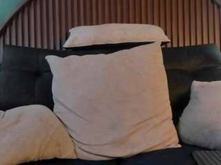 shannel-queen live webcam show