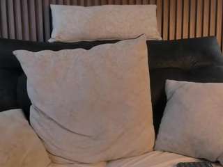 shannel-queen live webcam show