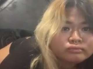 AsianmouthBarbie live cam preview