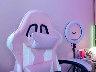 madeleinesummer's CamSoda show and profile