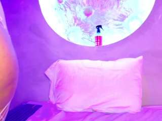 seleneeevanss Live Webcam on CamSoda