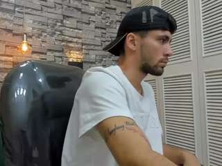 stud-foxx Live Webcam on CamSoda