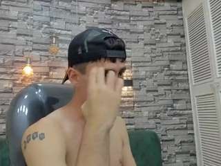 stud-foxx Live Webcam on CamSoda