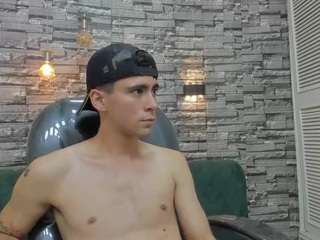 stud-foxx Live Webcam on CamSoda