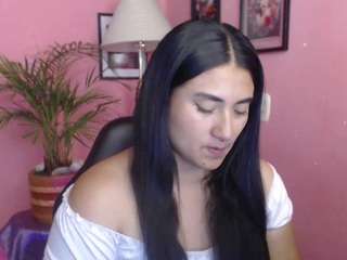 emilyr0s33, female webcam model,  years old, on live webcam