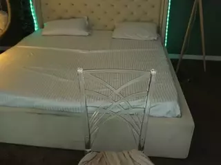 MilaMoonn's Live Sex Cam Show