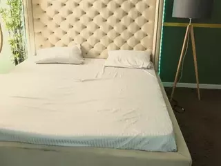 MilaMoonn's Live Sex Cam Show