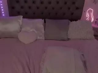 xlau123x's Live Sex Cam Show