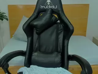 aixa-15's Live Sex Cam Show