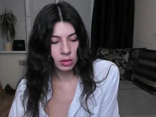 molaganna, female webcam model,  years old, on live webcam