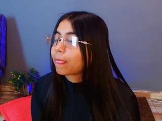 jade-brunnette