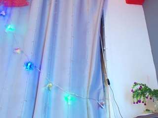 jade-brunnette Live Webcam on CamSoda