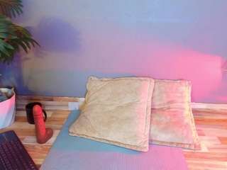 jade-brunnette live webcam show