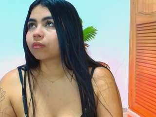 jade-brunnette