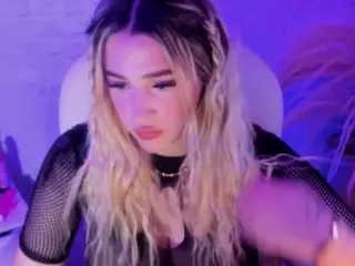Mia-Rousse11's Live Sex Cam Show