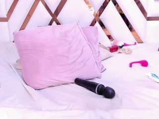 Zafirahot's cam show statistics and live stream