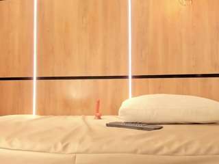 charlotte-colee's CamSoda show and profile