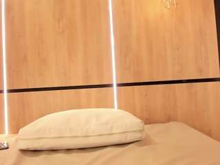 charlotte-colee's CamSoda show and profile