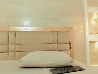 charlotte-colee's CamSoda show and profile