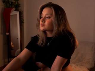 dianepeak's CamSoda show and profile