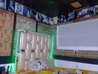 kriss-sweetboobs live webcam show