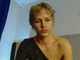 skylarstarr, female webcam model,  years old, on live webcam